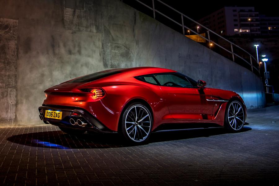  Aston Martin Vanquish Zagato 2017 года  (UK) (фото 14 из 43)